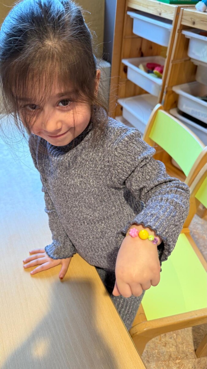 Kleuters 2025 - trots met armbandje 2